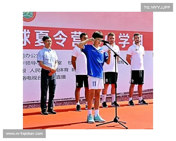 重庆梁平足球赛科技感开球仪式震撼登场引观众热烈称赞与惊叹